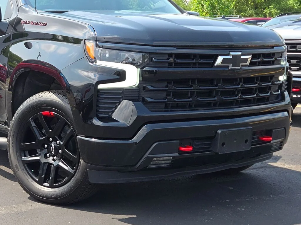 Used 2025 Black Chevrolet RST image 2