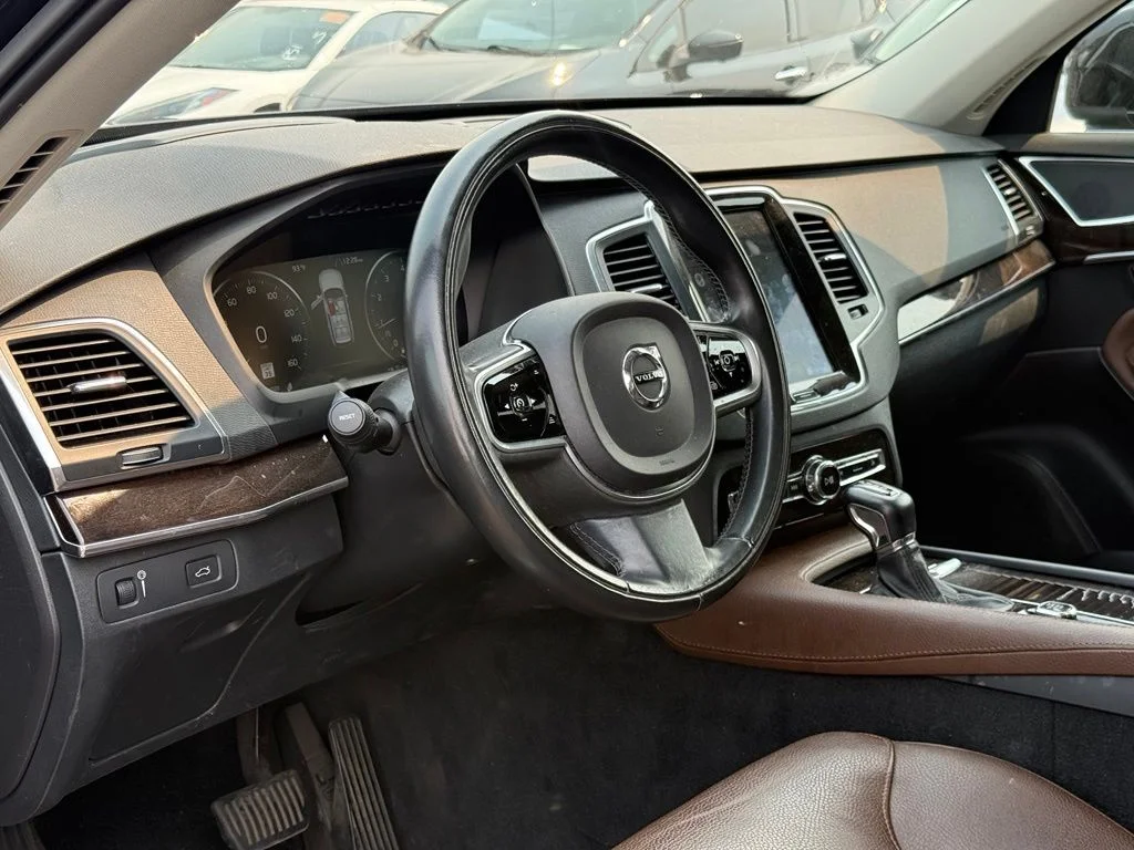 Used 2019 Black Volvo T6 Momentum image 5