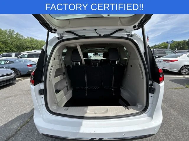 Used 2024 White Chrysler Limited image 22