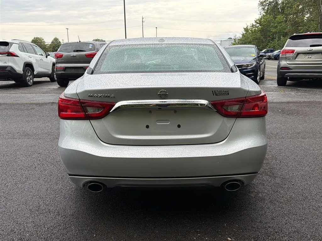Used 2018 Brilliant Silver Nissan S image 9