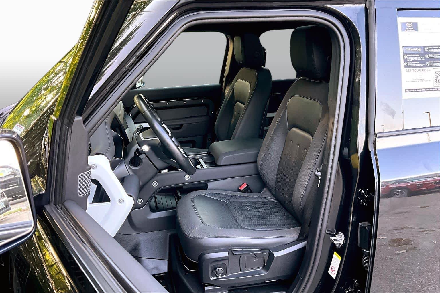 Used 2021 Santorini Black Metallic Land Rover S image 9