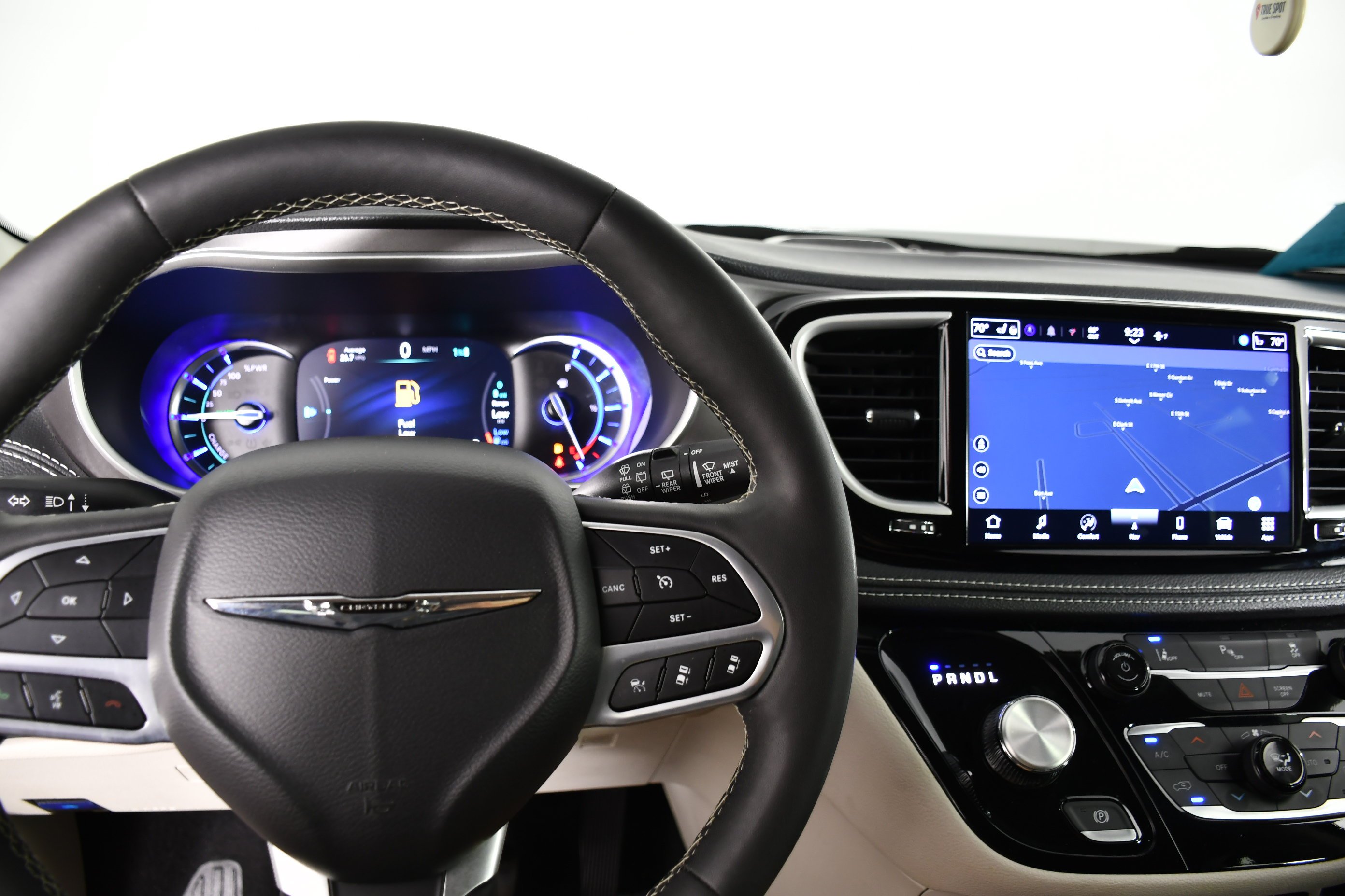 Used 2024 Diamond Black Crystal Pearlcoat Chrysler Hybrid Select image 16
