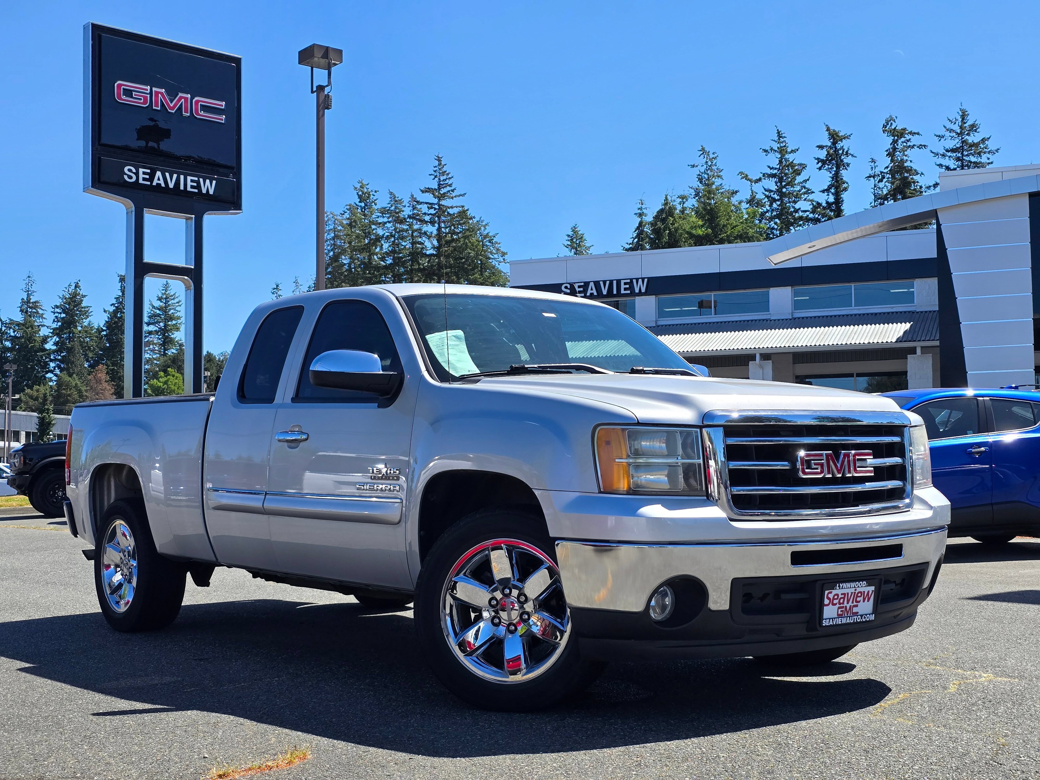 Used 2013 QUICKSILVER METALLIC GMC SLE image 1