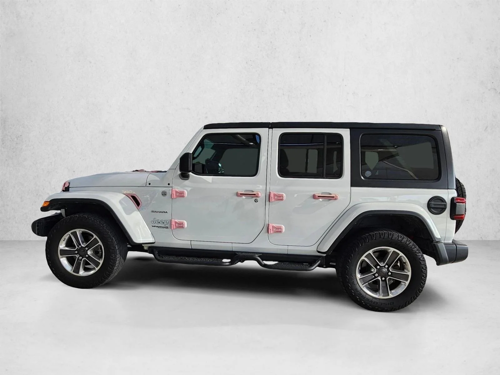 Used 2018 Bright White Clearcoat Jeep Sahara image 8