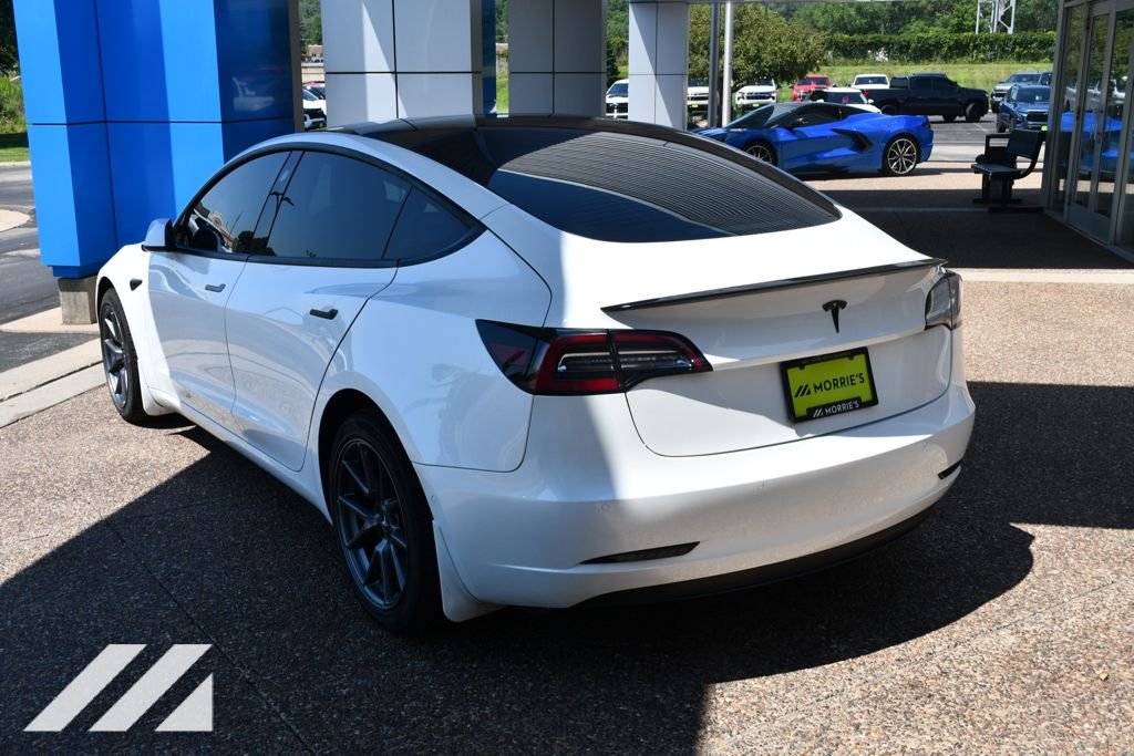Used 2022  Tesla Base Electric image 5