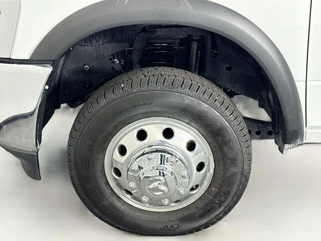 New 2026 Bright White Clear-Coat Exterior Paint RAM TRADESMAN Chassis Cab image 29