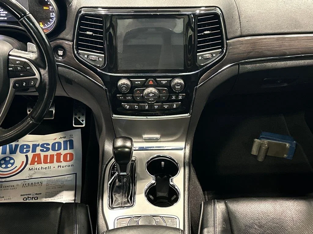 Used 2020 Diamond Black Crystal Pearlcoat Jeep Overland image 30