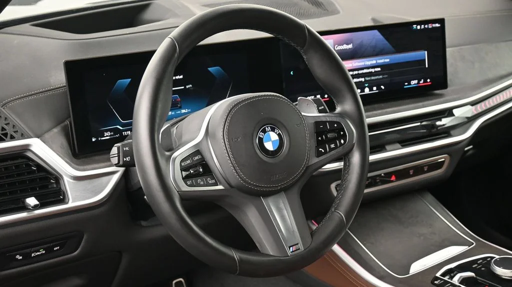 Used 2024 Black BMW xDrive40i image 10