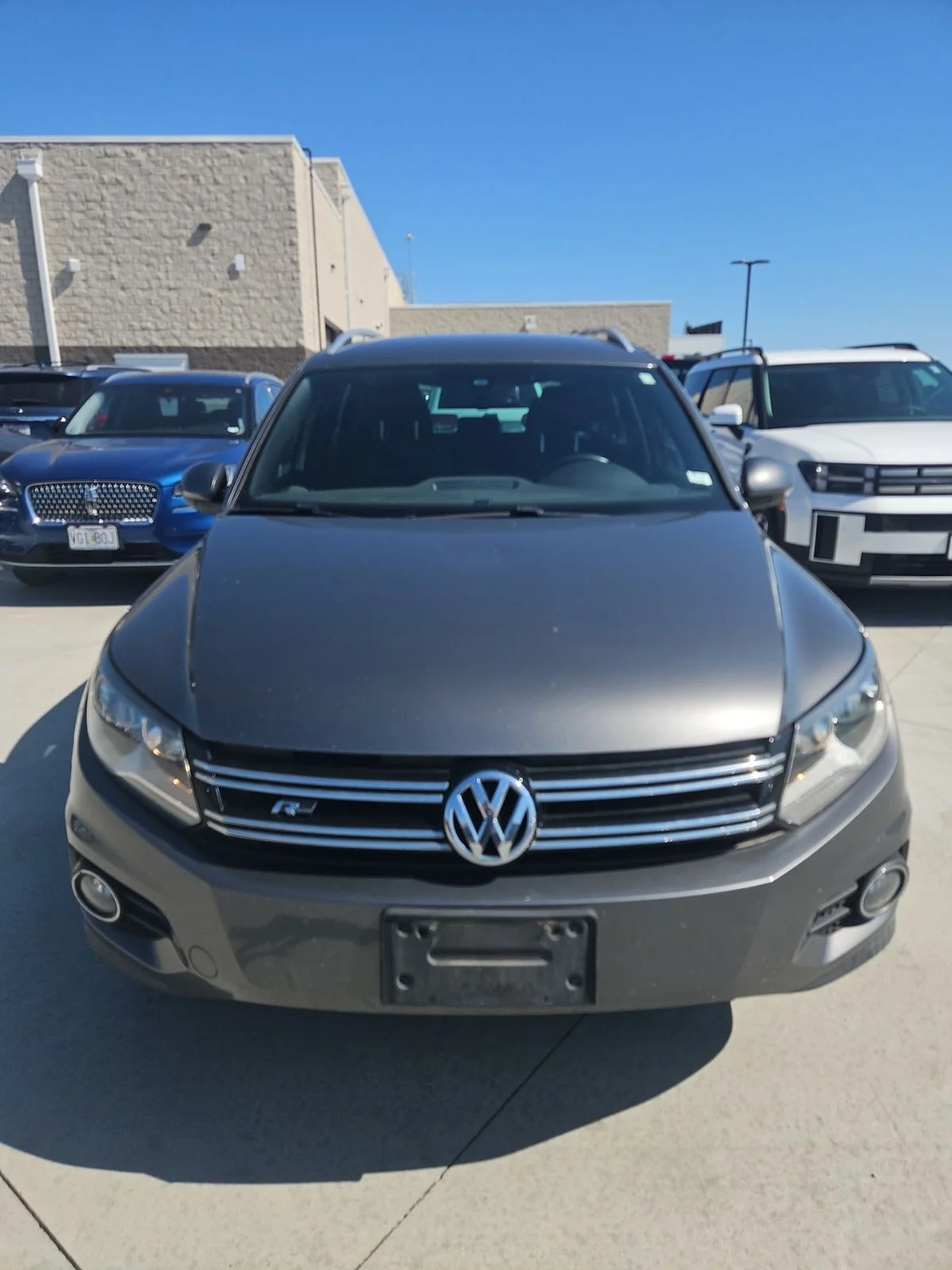 2016 Volkswagen Tiguan 2.0T R-Line's photo