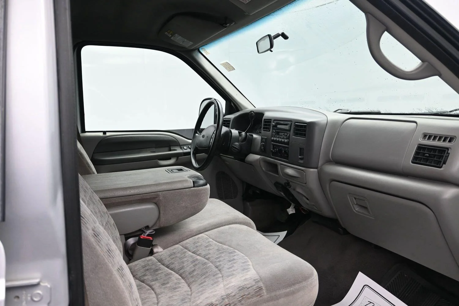 Used 2000  Ford Lariat image 11