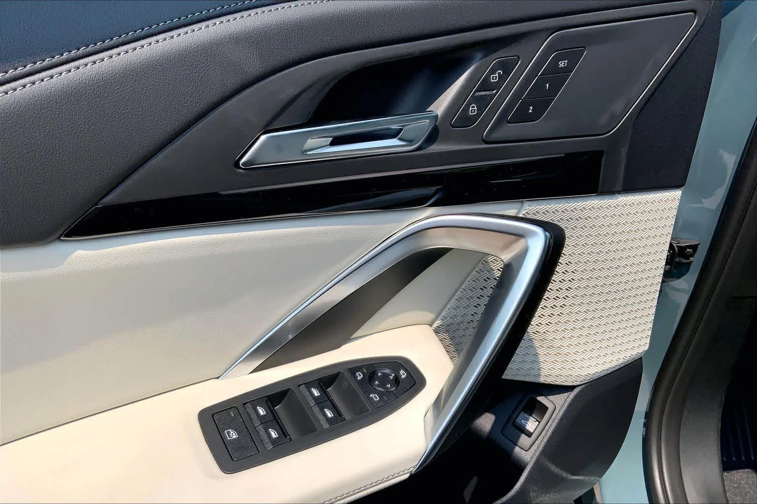 New 2026 Cape York Green Metallic BMW xDrive28i image 18