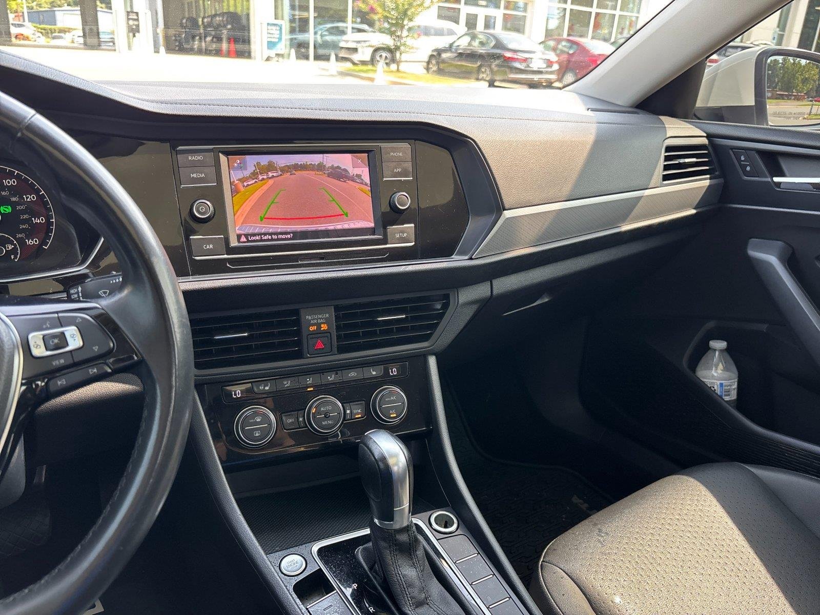 Used 2019 Pure White Volkswagen SE image 27