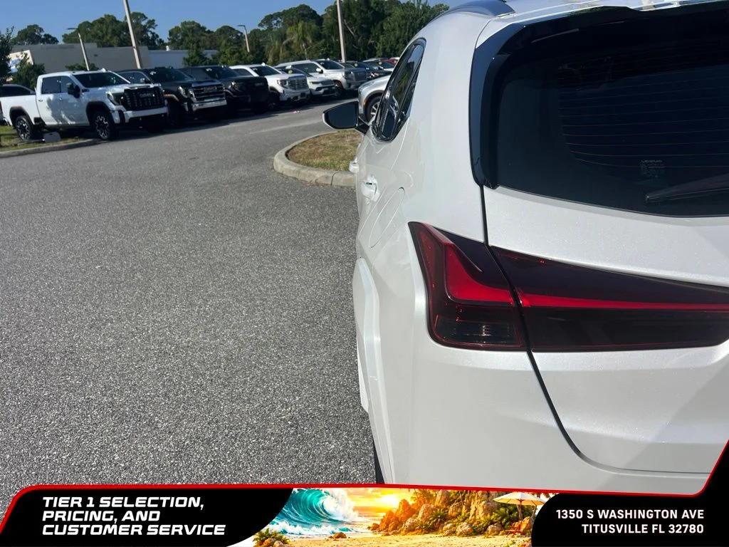 Used 2025 White Lexus 300h Premium image 7