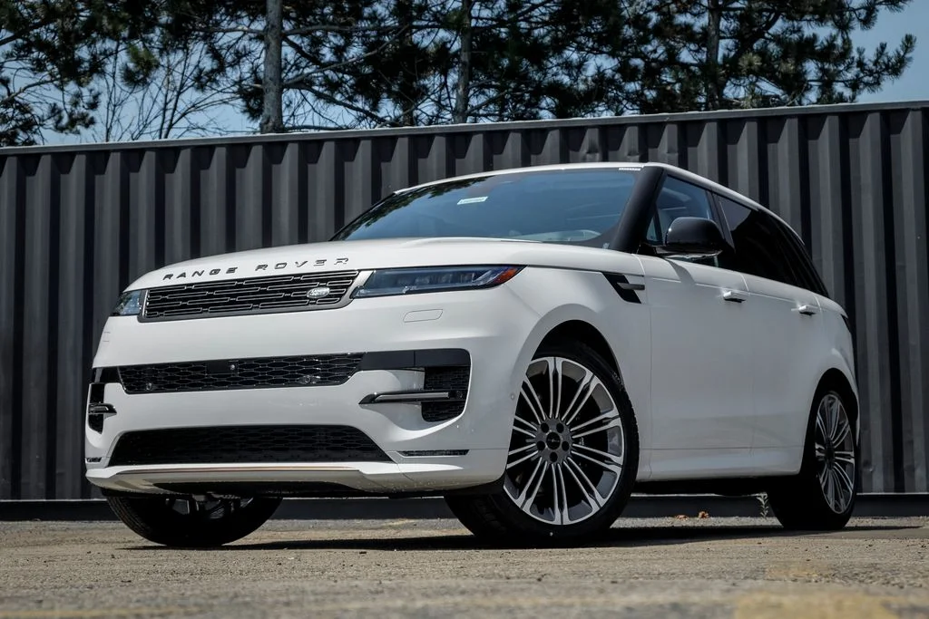New 2026 Fuji White Land Rover Dynamic SE image 1