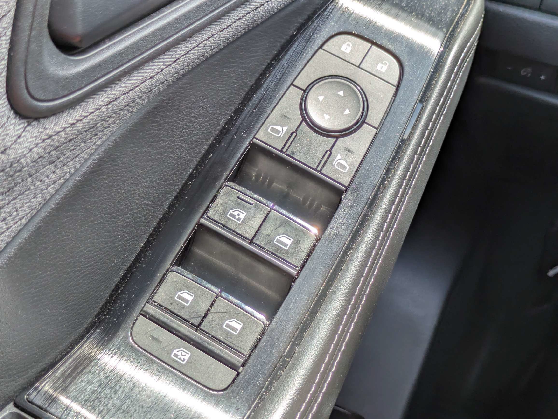 Used 2021 Black Nissan S image 21