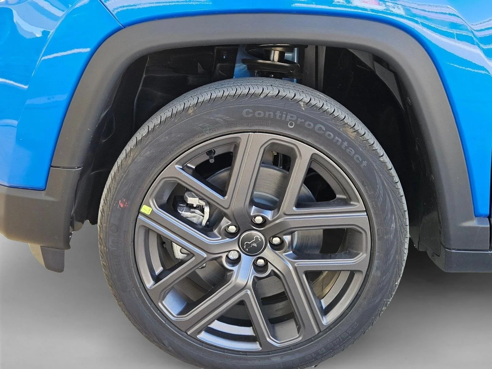 New 2026 Hydro Blue Pearlcoat Jeep Latitude Altitude image 10