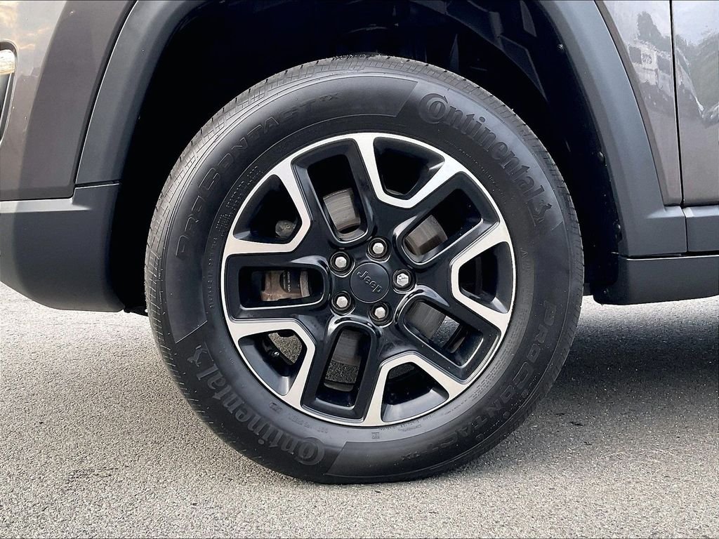 Used 2020 Granite Crystal Metallic Clearcoat Jeep Trailhawk image 7