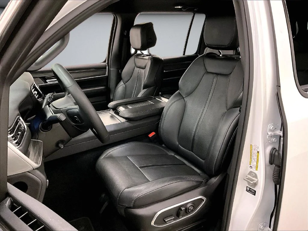 Used 2024 White Jeep Series II image 21