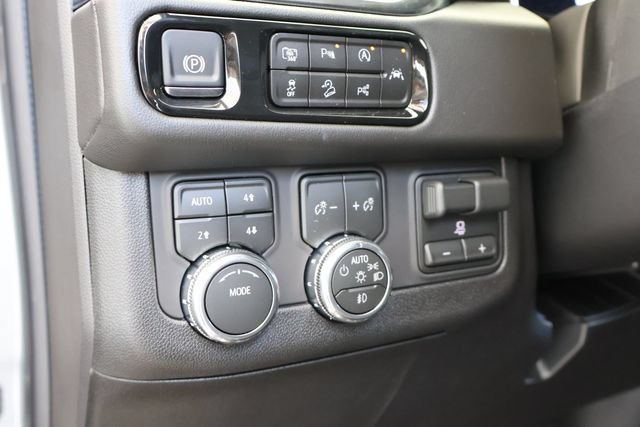 New 2026 Sterling Metallic GMC Elevation image 24
