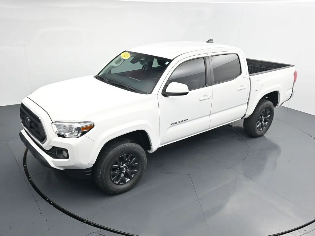 Used 2023 White Toyota SR5 image 22