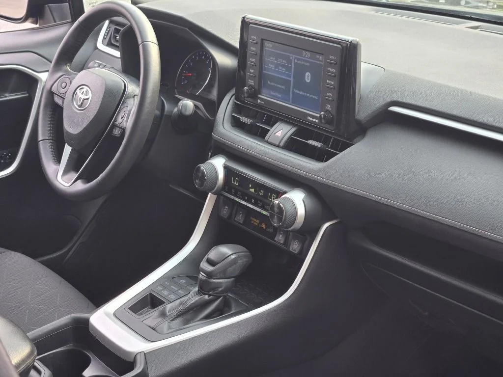 Used 2020 Black Toyota XLE image 8