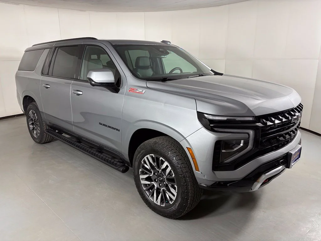 Used 2025 Gray Chevrolet Z71 image 2