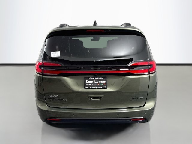 New 2027 Olive Green Pearl-Coat Paint Chrysler Limited image 6