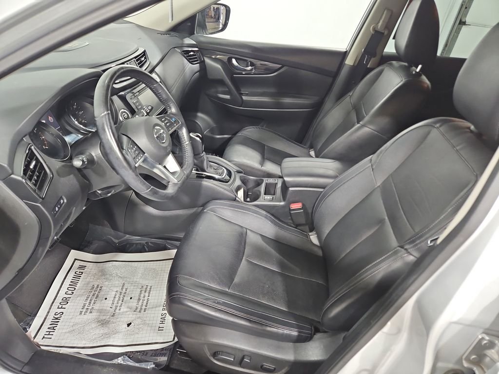 Used 2018 Silver Nissan SL image 10