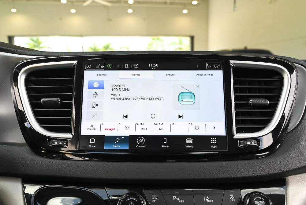 Used 2024 Black Chrysler Touring L image 26