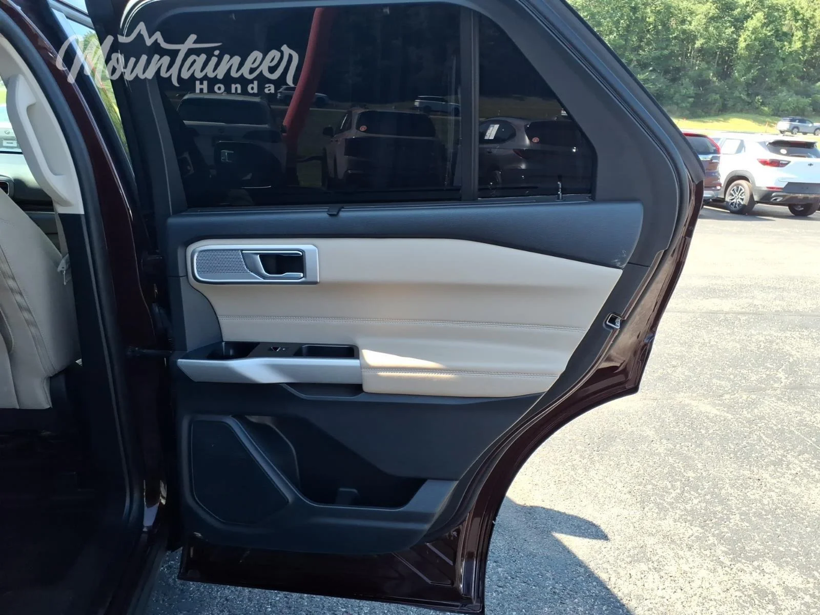 Used 2022 Burgundy Velvet Metallic Tinted Clearcoat Ford Limited image 20