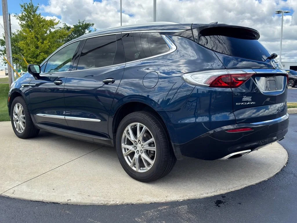 Used 2022 Emperor Blue Metallic Buick Premium image 5