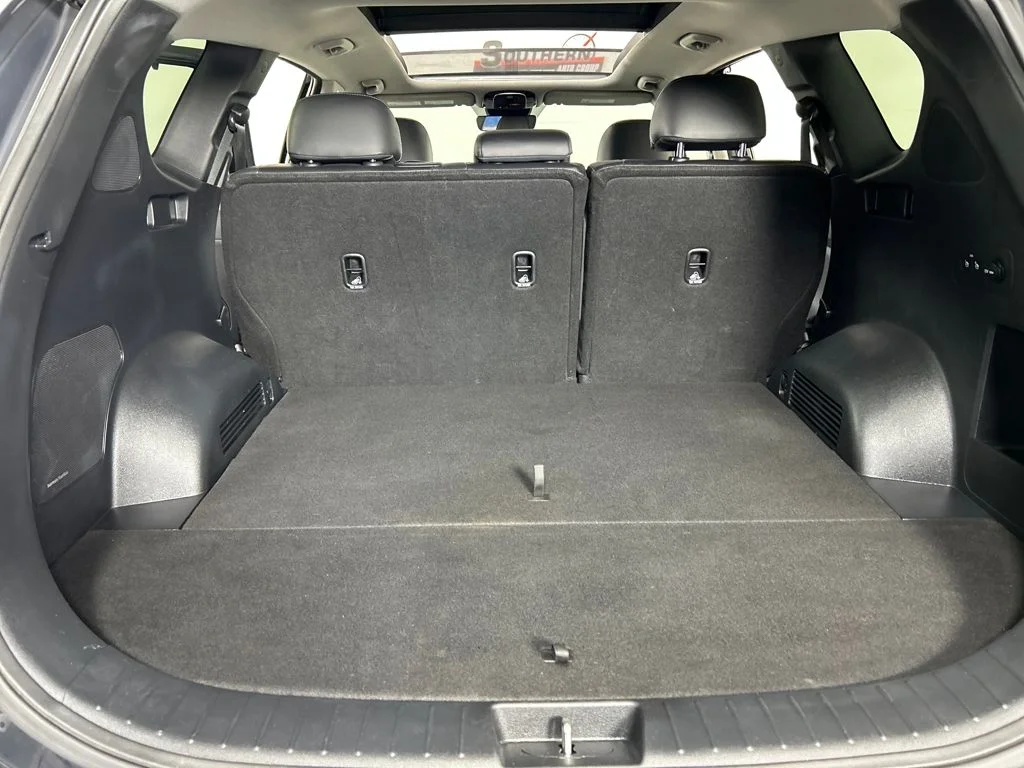 Used 2022 Black Hyundai Limited image 17