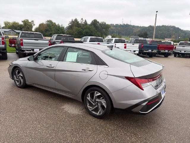 Used 2025 Metal Hyundai SEL Convenience image 5
