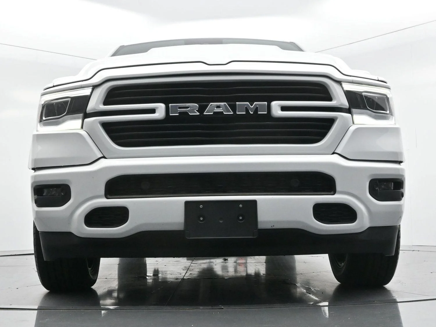 Used 2022 White Ram Laramie image 43