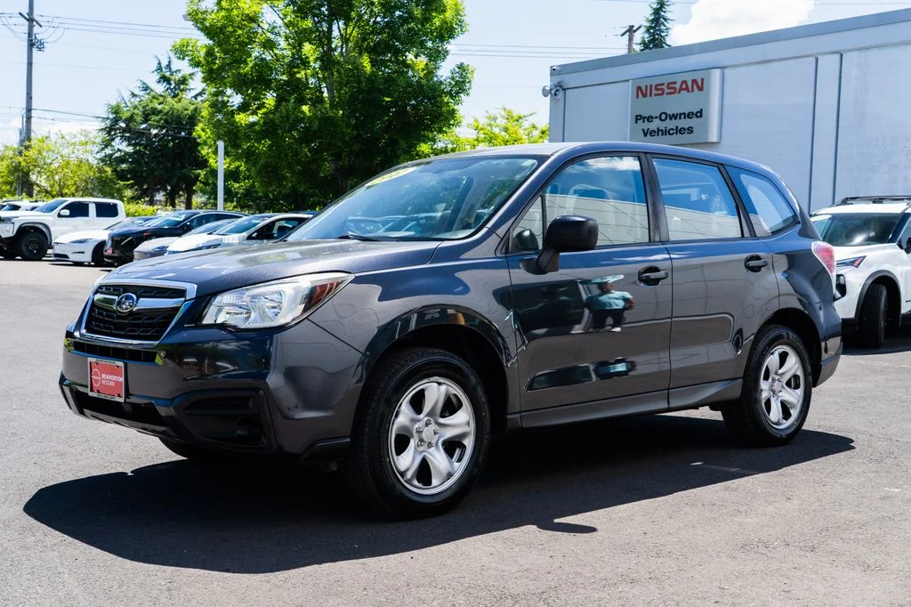 Used 2017 Gray Subaru 2.5i image 3