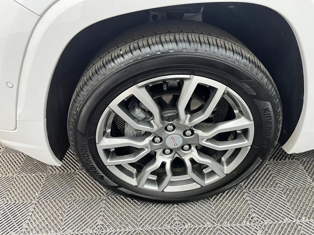 Used 2024 White GMC Denali image 17