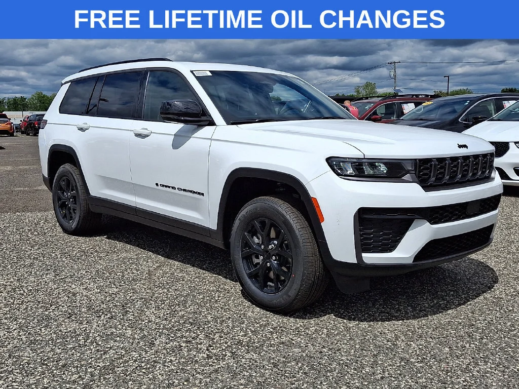 New 2026 Bright White Clear-Coat Exterior Paint Jeep Laredo Altitude image 1