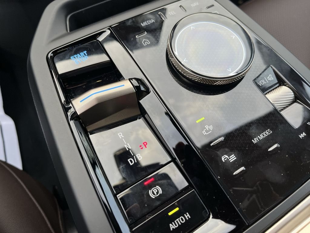 2026 BMW iX 45 - Photo 20
