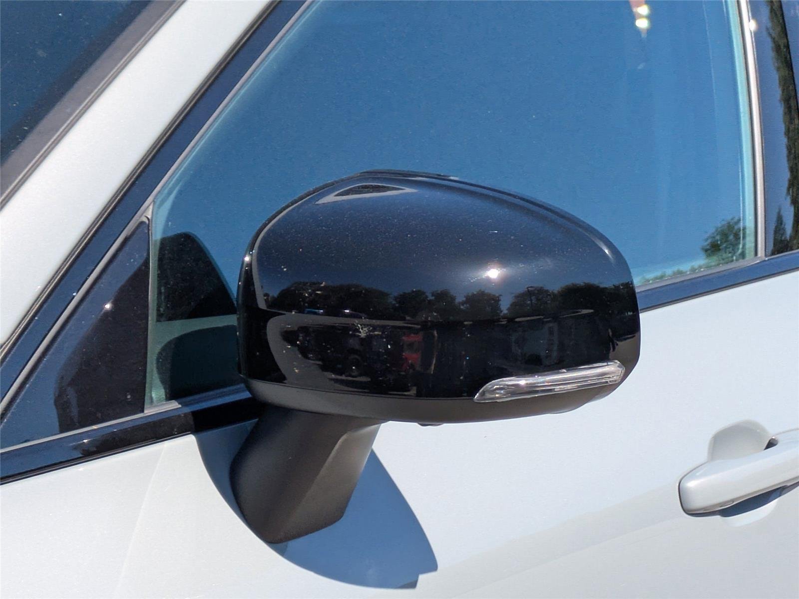 Used 2024 Vapour Grey Metallic Volvo Plus Dark Theme image 13