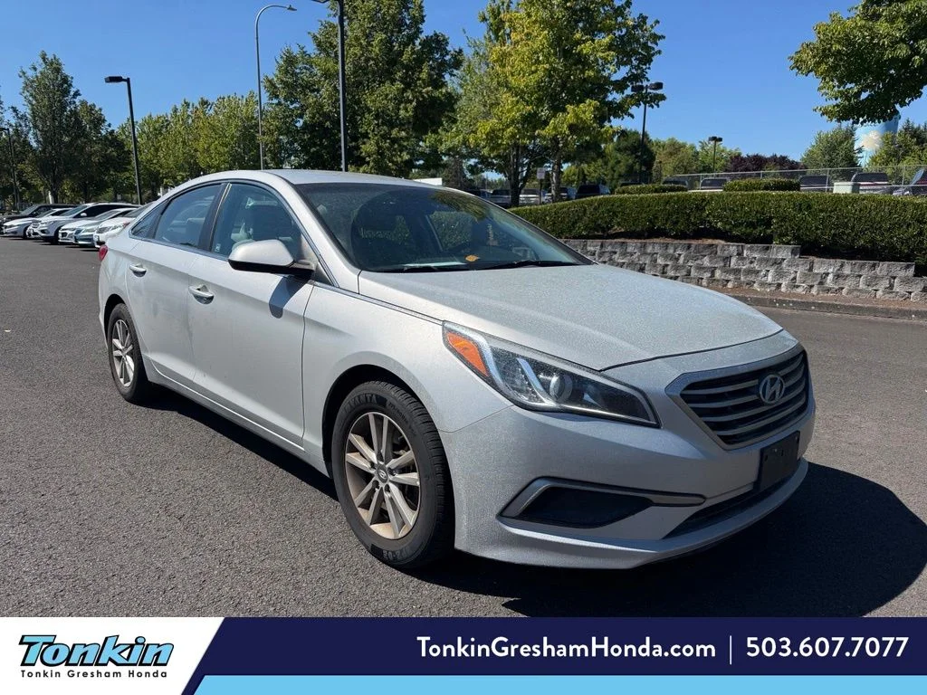 Used 2017 Silver Hyundai Base image 1