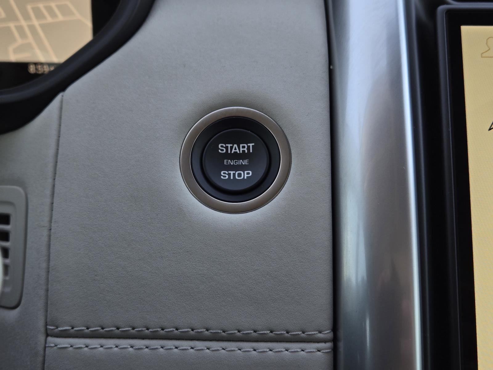 Used 2025 Fuji White Land Rover S image 10