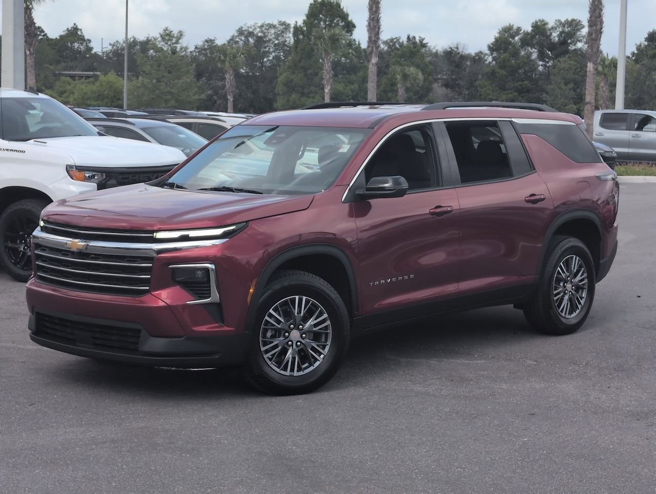 2025 Chevrolet Traverse FWD LT's photo