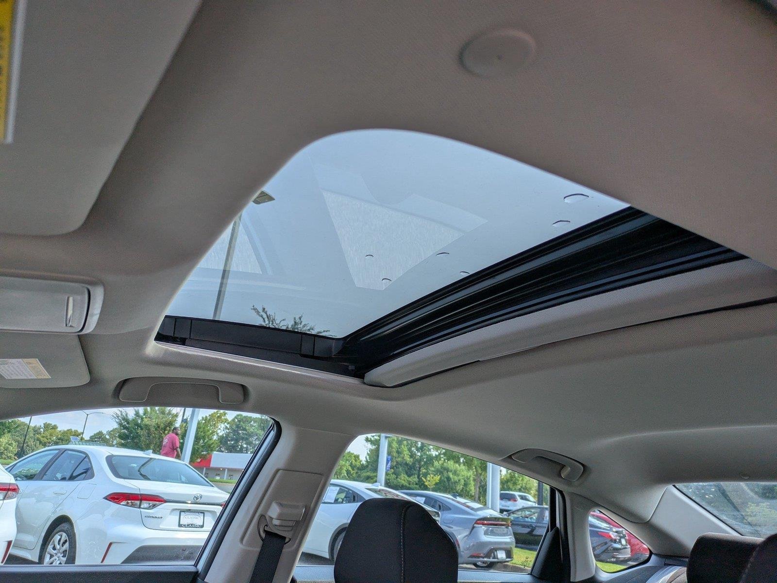 Used 2023 Platinum White Pearl Honda EX image 19