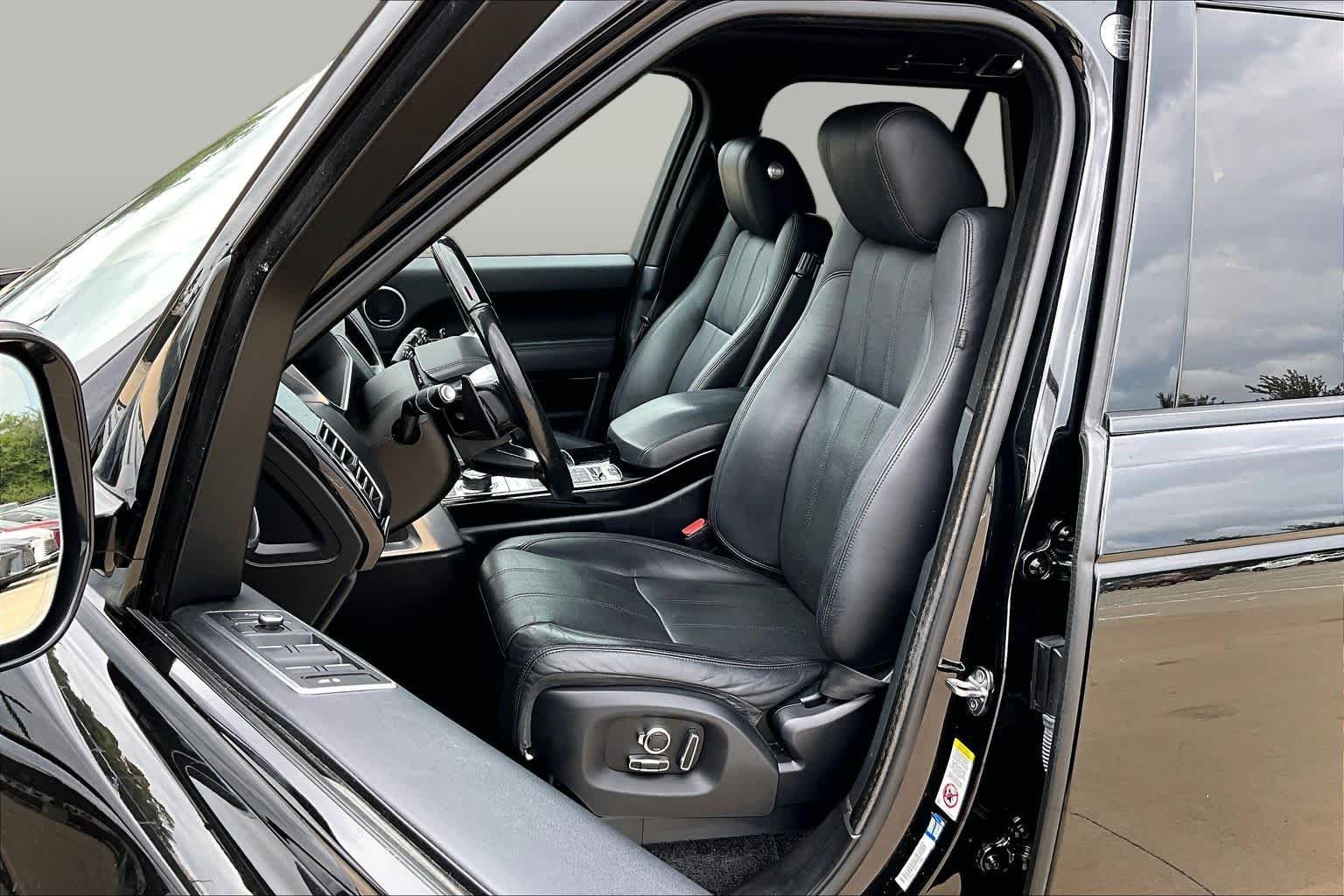 Used 2017 Santorini Black Land Rover HSE image 8
