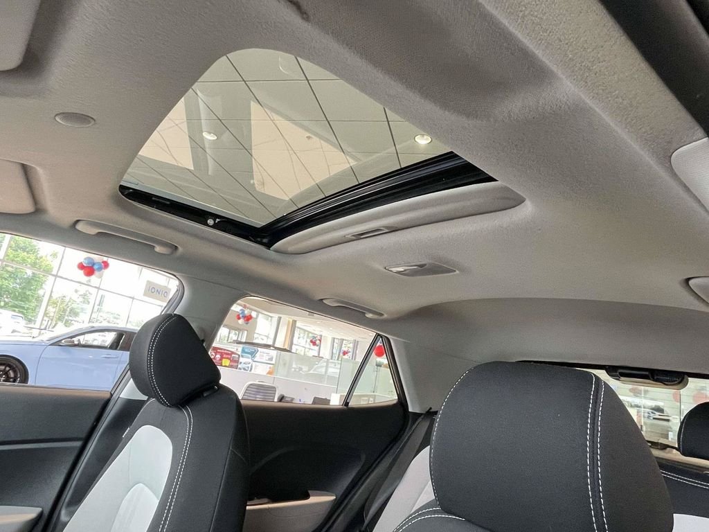 2025 Hyundai Venue SEL - Photo 12