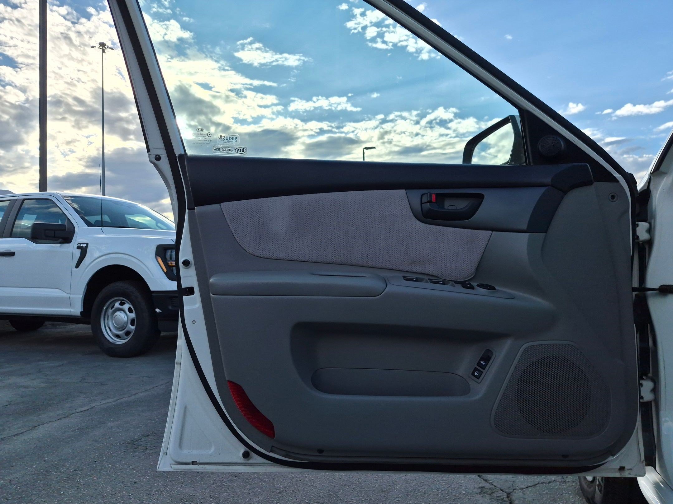 Used 2010 White Kia LX image 12