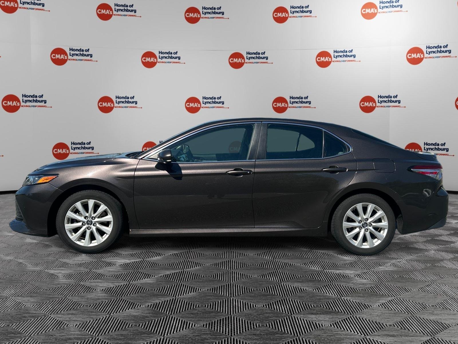 Used 2020 GREEN TOYOTA LE image 2