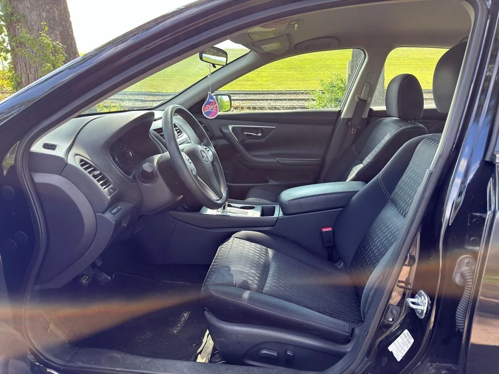 Used 2016 Black Nissan 2.5 S image 2