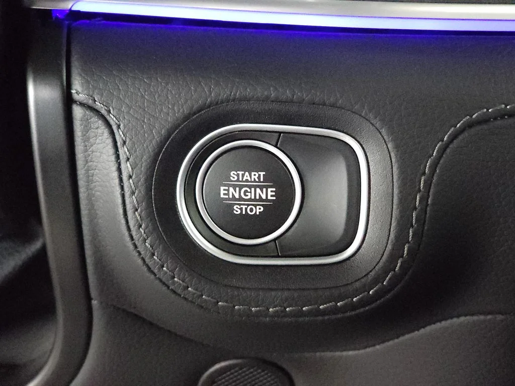 Used 2025 Polar White Mercedes-Benz GLE 450e image 17