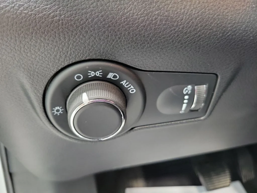Used 2023 White Jeep Sport image 32